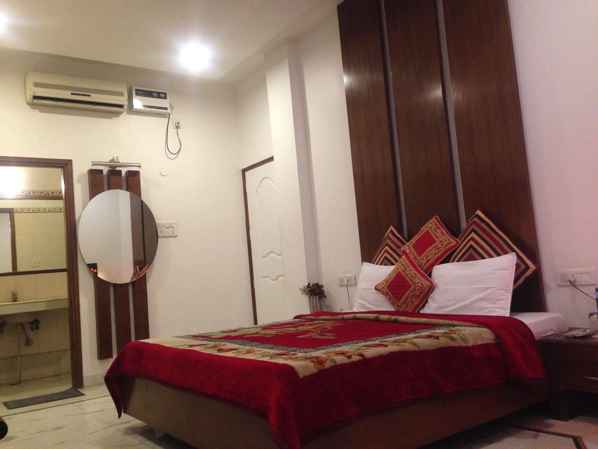 Hotel Namaskar 3*